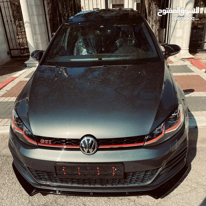 Golf gti mk7,5 باللون المميز