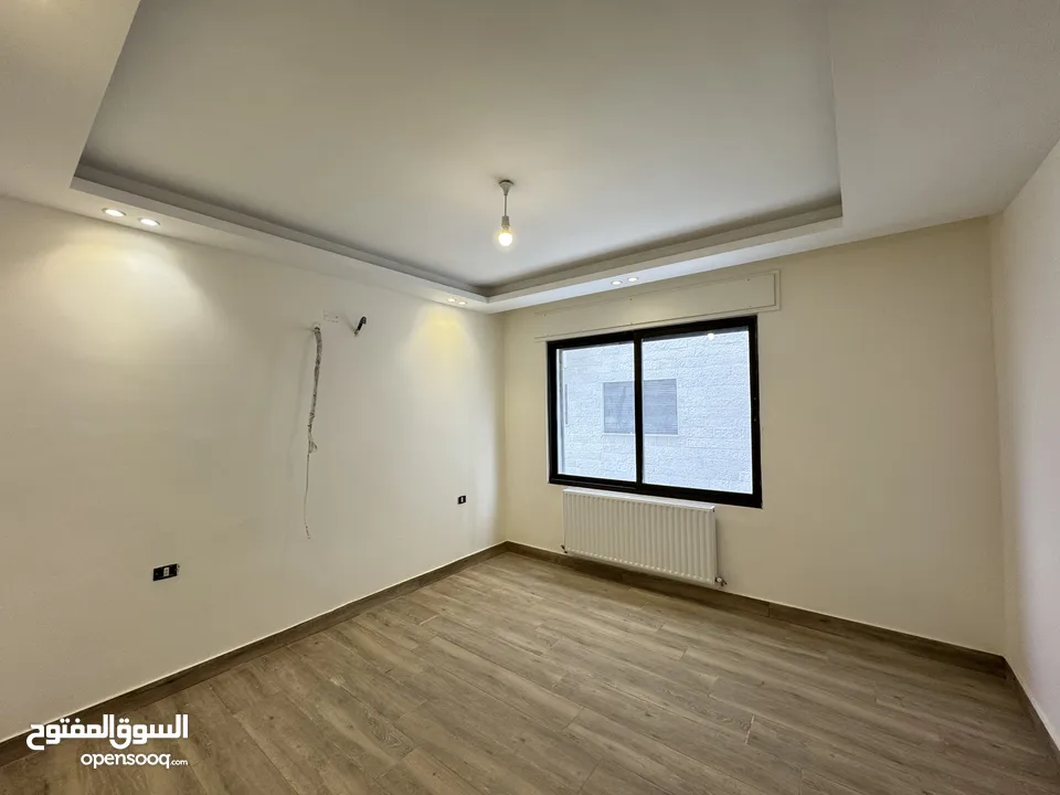 شقه شبه ارضي مميزة مساحة 240م مع تراس 200م بسعر مميز (مشروع 112)