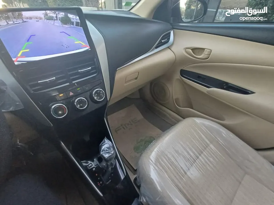 تويوتا يارس 2019   ماتور 1500cc بسعر 11500 دينار  الشكل الجديد فحص كامل 7 جيد بدون ملاحظات او قصعات