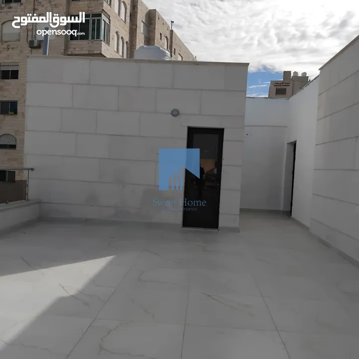شقة فاخرة للبيع في الرابية  - خلف الإتصالات ( Orange ) طابق ثالث 195م مع روف دوبلكس 110م لم تسكن