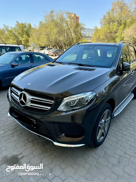 Mercedes GLE 400, in mint condition, model 2015, low mileage, 93,000 km only