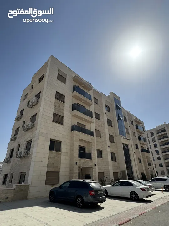 شقة مميزة 200 متر 3 غرف ماستر للبيع