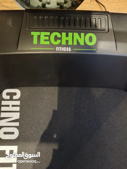 جهاز مشي و ركض كهربائي Techno fitness استعمال قليل جداً للبيع