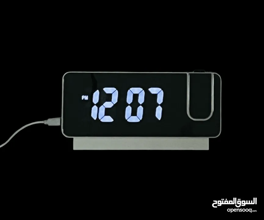 ساعة رقمية داتا شو: تصميم أنيق مع وظائف متعددة