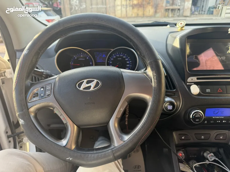 توسان ترخيص 2014 فل مع فتحه وبصمه رخصه وتامين شامل