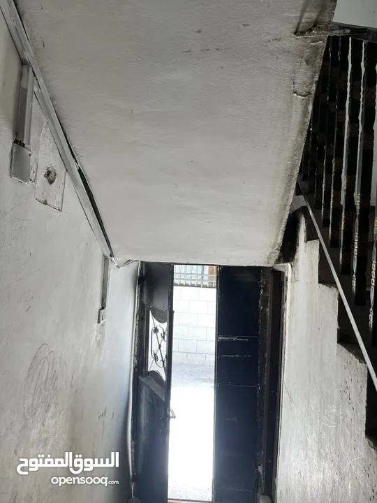 عمارة للبيع ثلاث طوابق من المالك مباشرة في مخيم البقعة