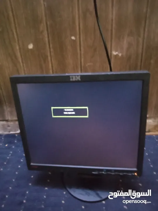 شاشه الكمبيوتر IBM