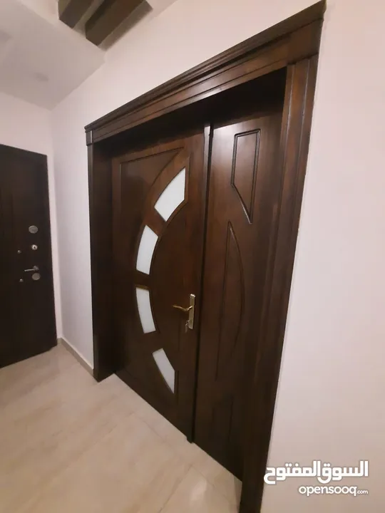 عاااالم المستعمل جميع انواع الشبابيك المنيوم والبوابالخشب والحديد والمطابخ