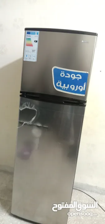 ثلاجة بابين سيلفر +فريزر بطح  نوع بينكون بحاله ممتازه للبيع