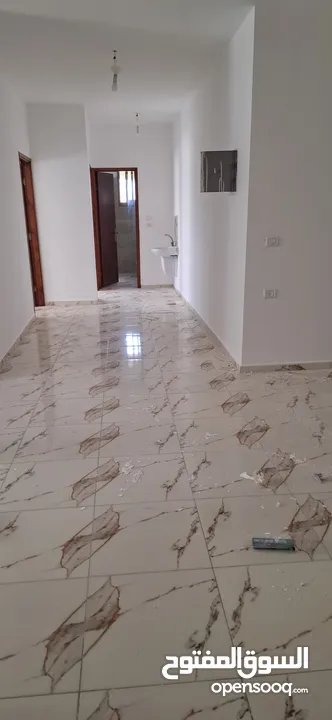 منزال للايجار منطقت الجلدة مساحة المنزل 110متر طابق سادس جميعآ الخدمات متوفره الأجر سنوي 3000 دينار