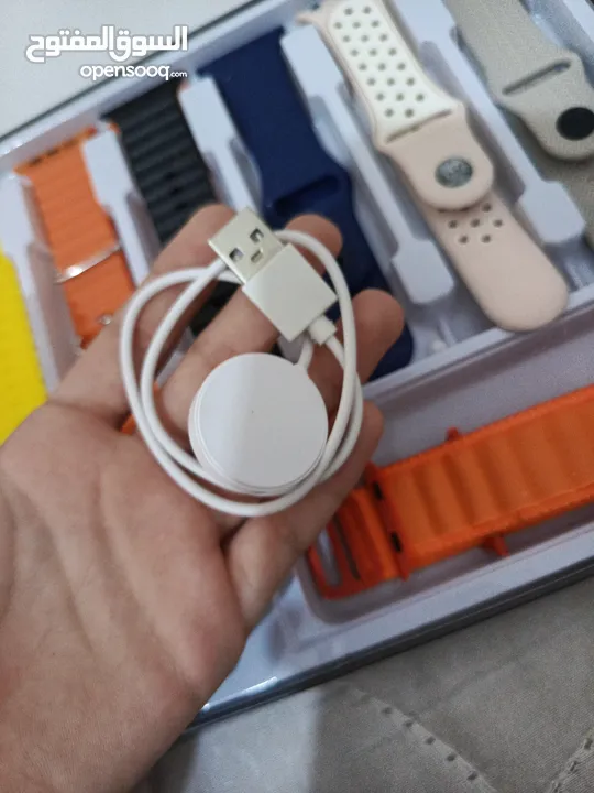 ساعه smart watch (c60 Ultra 3) مع كرتونتها و شاحنها و كساكتها مشحونه فقط 10 مرات الساعه كأنها جديده