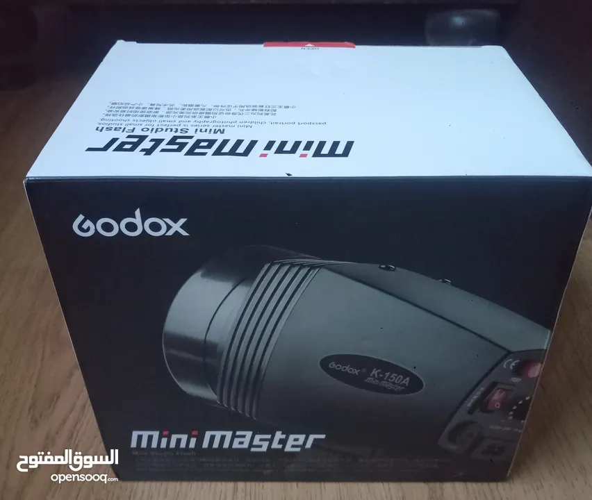 كاميرا ومعدات سوني للبيع (كاميرا مع اربعة عدسات) بحال الوكالة
