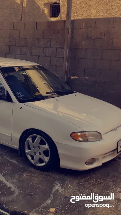 اكسنت 1998 لون ابيض