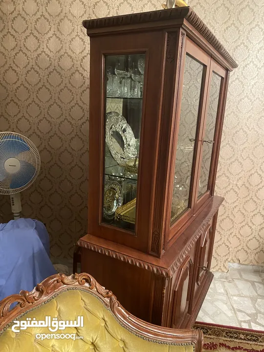 رخام مع خشب زان بحالة ممتازة
