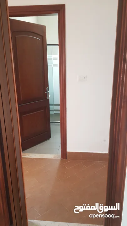 شقه في الشميساني للإيجار 170م طابق أول