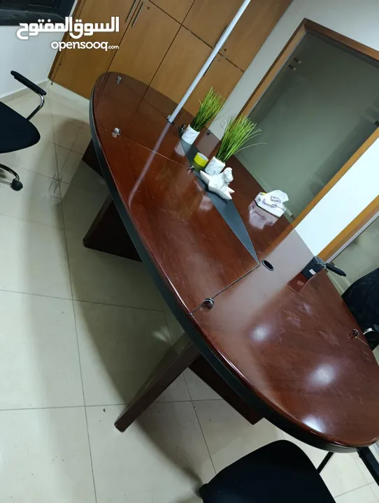 طاولة اجتماعات للبيع