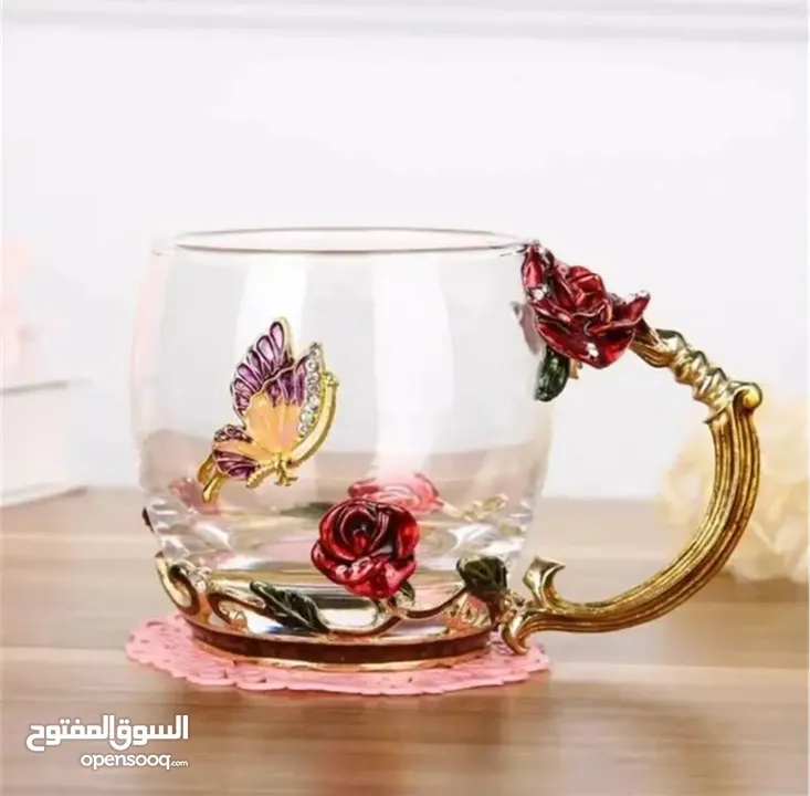 كاسات شرب زجاجية بتصميم فريد flora crystal drinkware