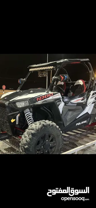 بولاريس 1000 RZR مع العربة