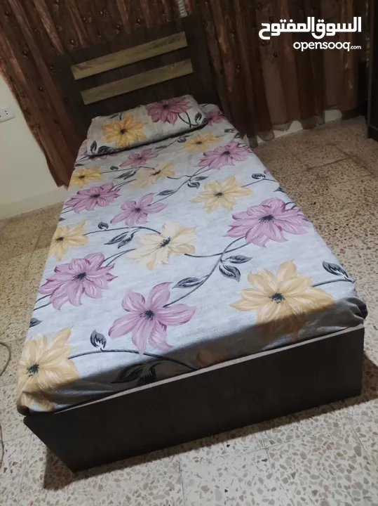 تخت مفرد خشب استعمال بسيط