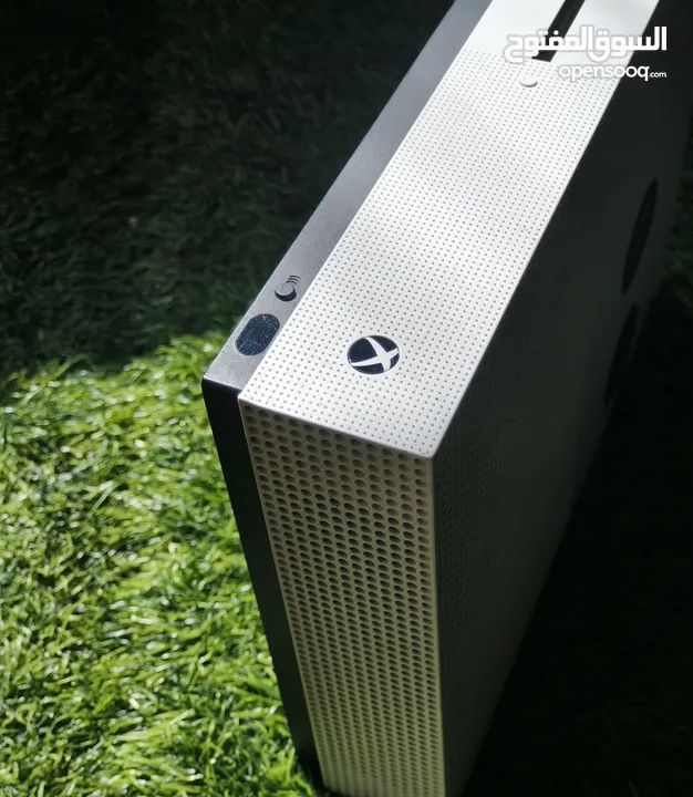 للبيع: Xbox One S حالة ممتازة ونظيف جدًا السعر: 580 شيكل فقط الموقع: نابلس