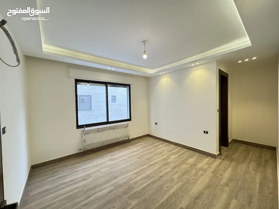 شقه شبه ارضي مميزة مساحة 240م مع تراس 200م بسعر مميز (مشروع 112)
