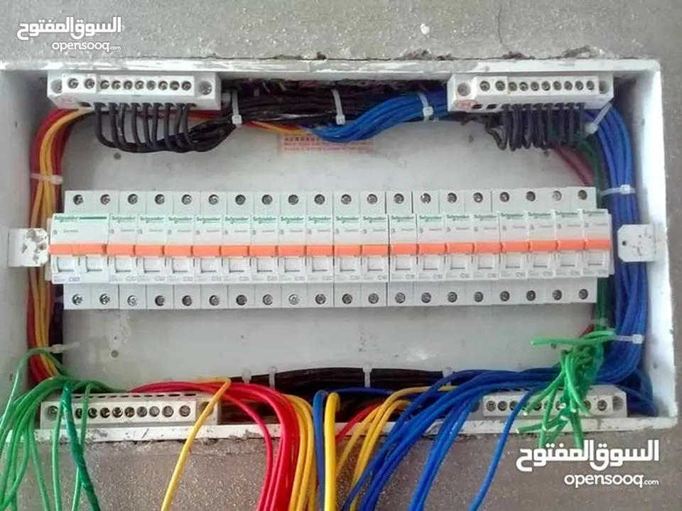 كهربجي محترف متنقل خدمه 24 ساعه فنان و دقيق  electrical Installation specialist and intercom