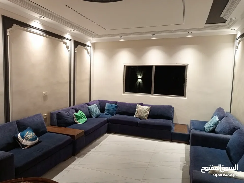 طقم كنب كورنر فاخر جدا تفصيل خشب ممتاز