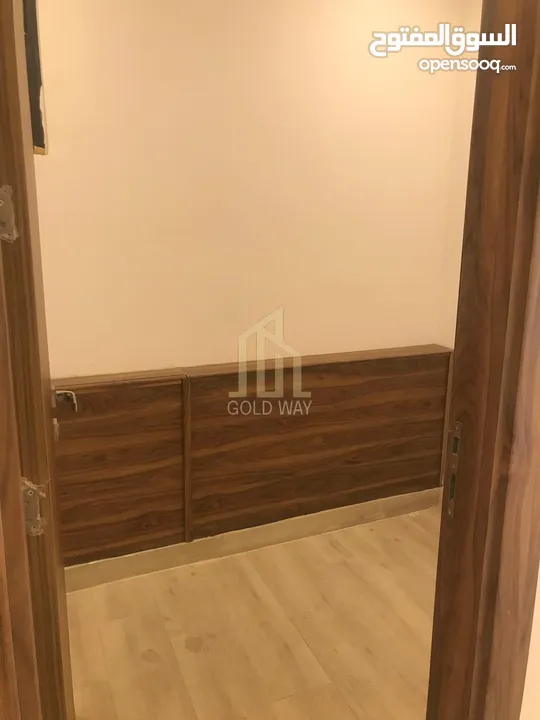 في أرقى مناطق ضاحية النخيل شقة طابق أول 255م بسعر مميز وتشطيبات راقيه / ref 9397