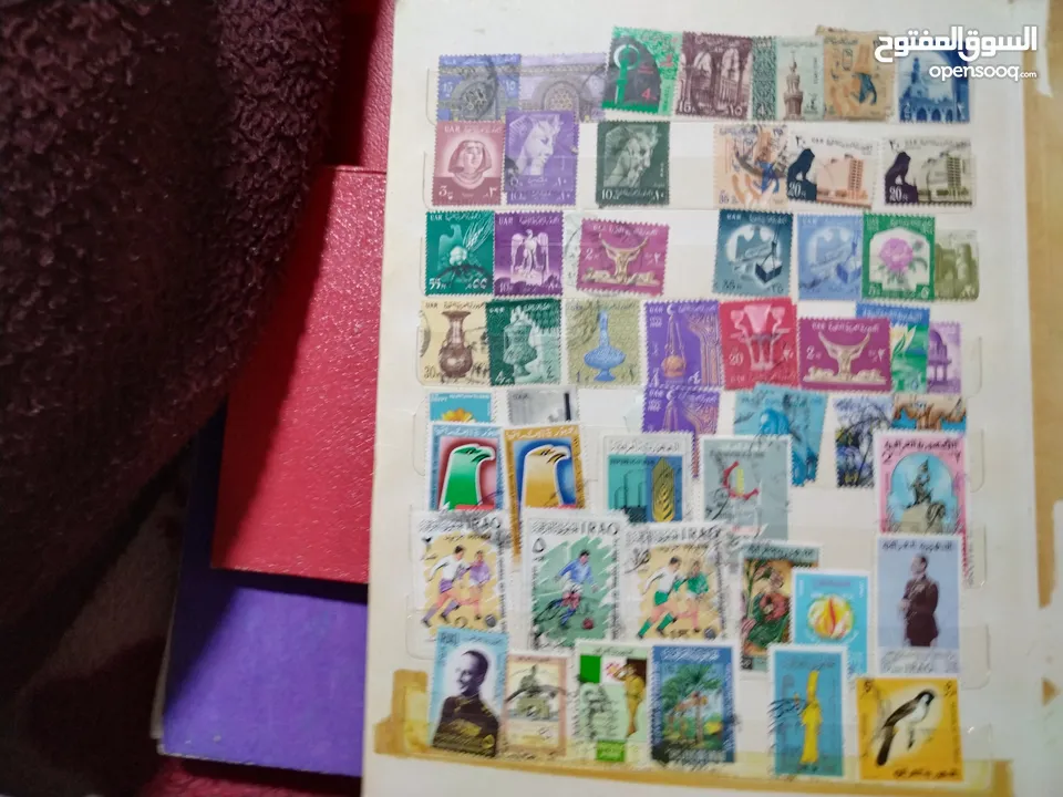 نيشان ملكى وزن41, 41 جرام من الدهب والفضه وعقدفضه من الاحجار الكريمه وطوابع قديمه نادره