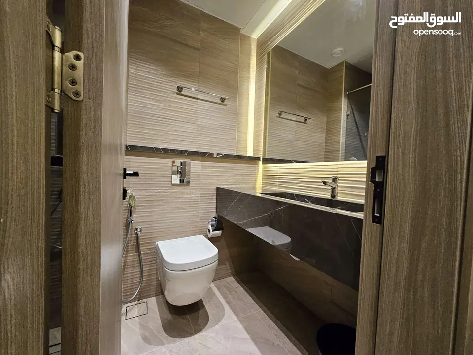 شقق سكنية فاخرة مفروشة بالكامل بإرقى الاثاث شاملة للماء والكهرباء . انترنت مجاني