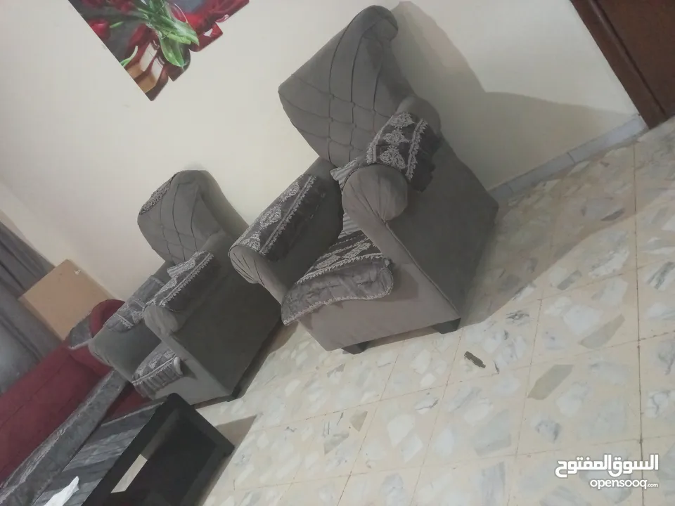كنب بحاله ممتازه للبيع بضاحية الامير حسن