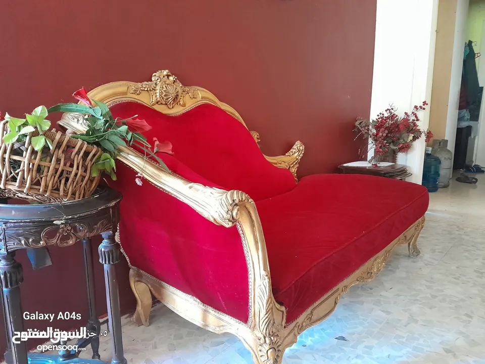 كنبه للبيع خشب لاتيه ملوكيه