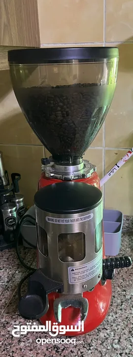 مطحنة قهوة صناعية بحالة الوكاله شبه جديده
