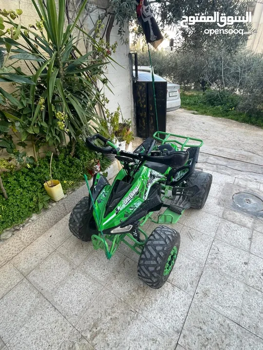 تركترون لون اخضر 48 فولت 20 أمبير مستعمل سنة