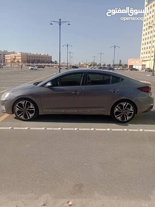 هيونداي النترا 2019 وارد امريكي بحاله نظيفه مكينه 2.0 cc مرخصه بالدوله من 3 سنوات  Hyundai Elantra 2