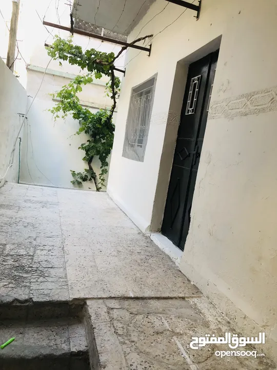 منزل مستقل (طابقين)  للبيع الزرقاء-جناعة ،مدخل منفصل لكل طابق