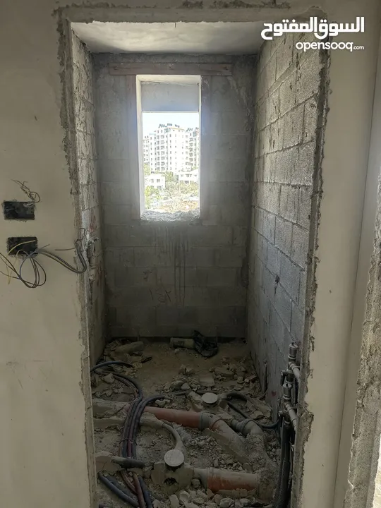 تملك شقة 93 متر تبعد 500 متر فقط عن مركز رام الله في منطقة عين مصباح