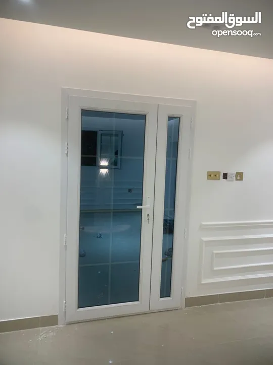 Aluminium door and window making and sale صناعة الأبواب والشبابيك الألومنيوم وبيعها