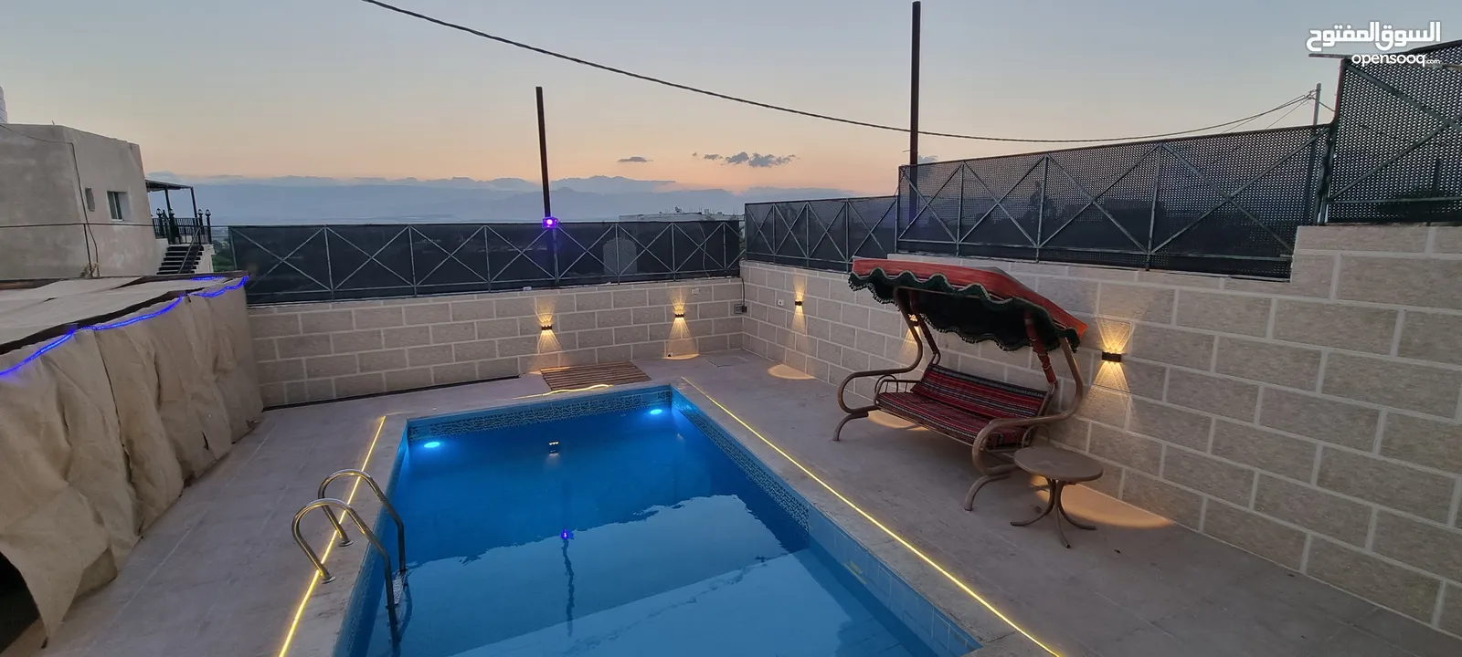 منزل مع مسبح وكراج للبيع