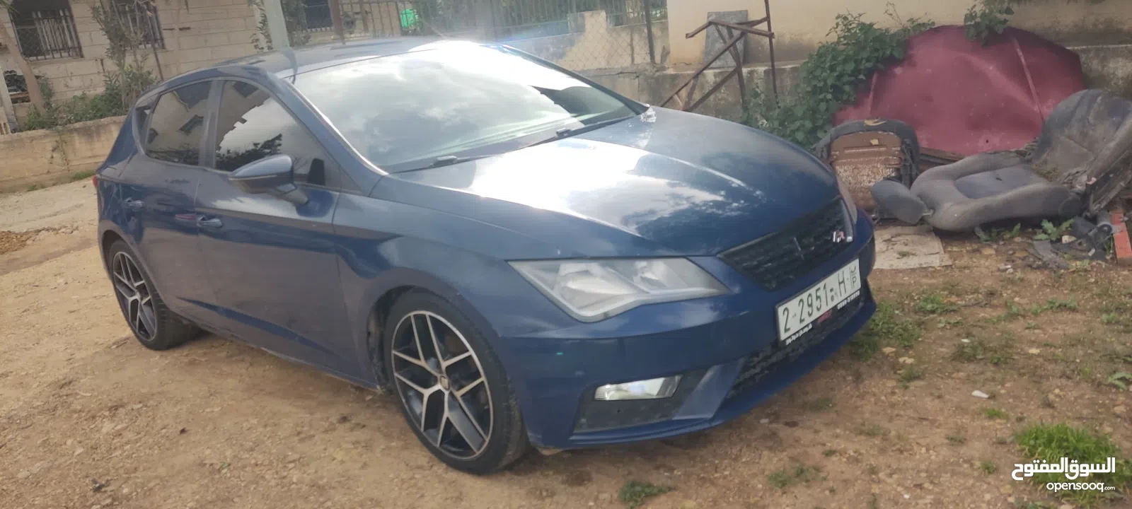 سيت ليون 17 للبيع