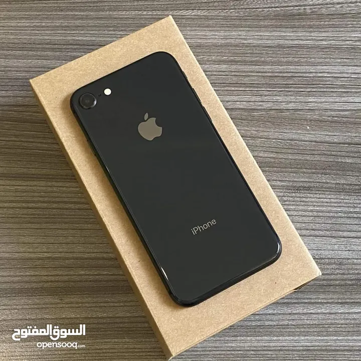 ايفون 8 عادي الاصلي جيجا 64 بطارية مشكل هدية كفر ولزقة وشاحن الاصلي متوفر توصيل