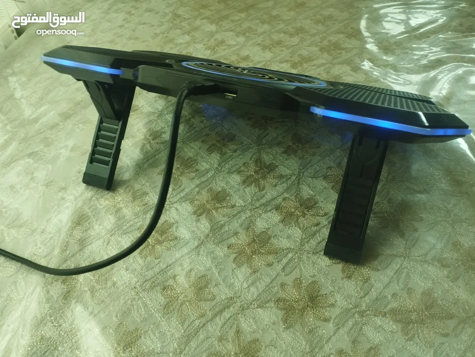 لوحه تبريد جهاز لاب توب خمس مراوح مع اضاءه اللون ار جي بي laptop coolingpad 5-fans RGB lighting