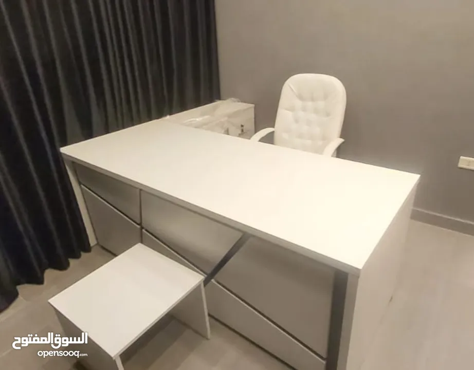 مكتب اداري قياس مترين مع جانبية وطاولة وادراج شامل التوصيل