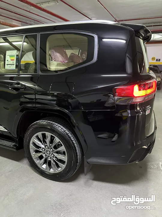 لاند كروز GXR 2024 TWIN TERBO كويت جديد زيرو فل اضافات اصلي 100% شاشات خلفيه خمس كاميرات للجادين فقط