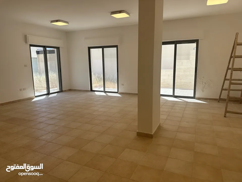 فيلا 3 طوابق للإيجار السنوي