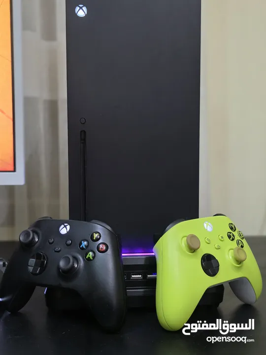 Xbox Series X بحالة الكرتونة + إيدتين + ألعاب أصلية + ملحقات شاحن لاسلكي+ نظام تبريد rgb ومداخل usb