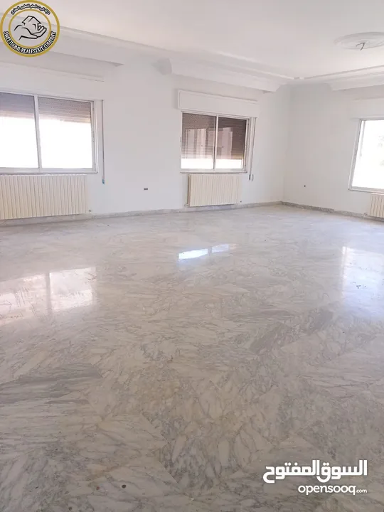 شقة طابقية مميزة للبيع في عبدون الشمالي  - خلف المركز العربي طابق ثاني 335م