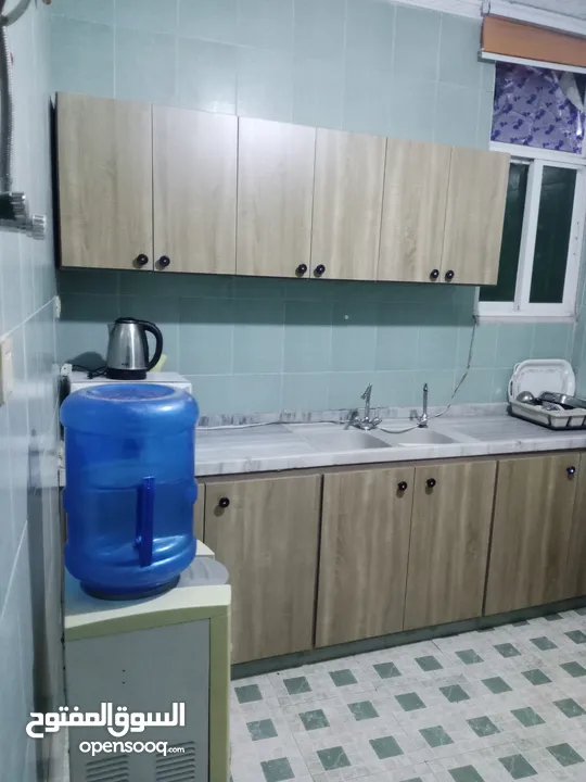 شقه مفروشه  طابق ارضي  بالزرقاء جبل طارق   قريبة من الخدمات