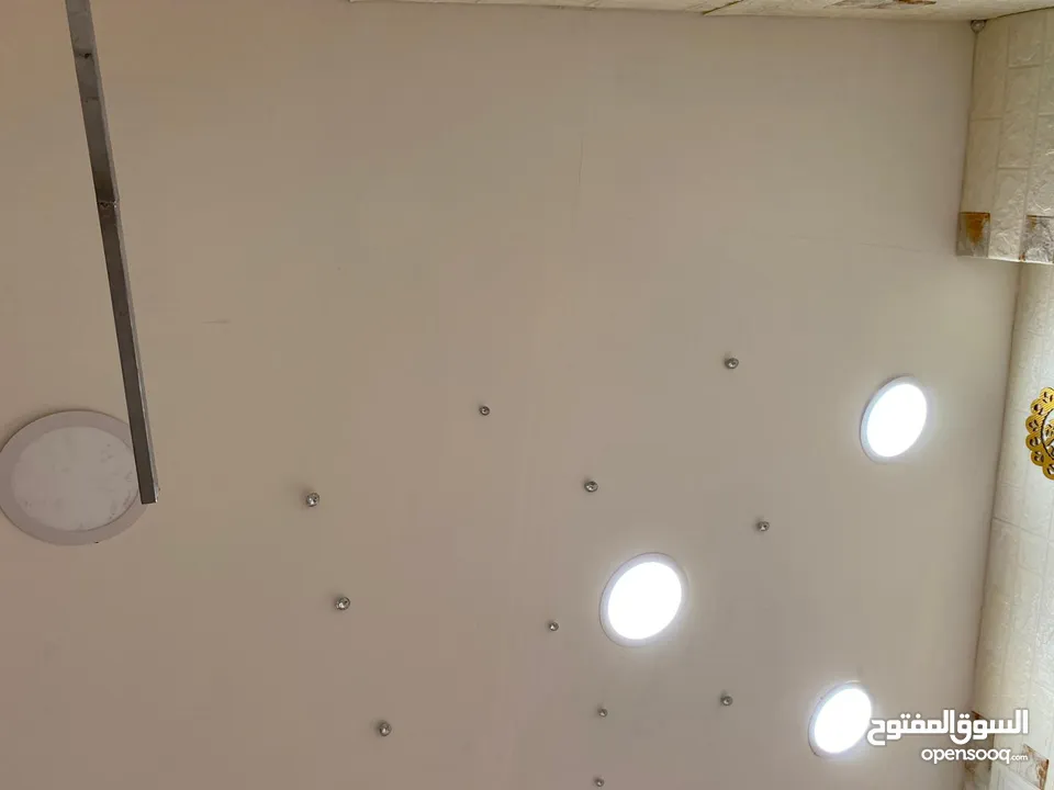 محل تجاري للإيجار في مدينة نابلس في عمارة قناديلو الطابق الأول مقابل دخلة طولكرم و فوق شاورما ساحيتا