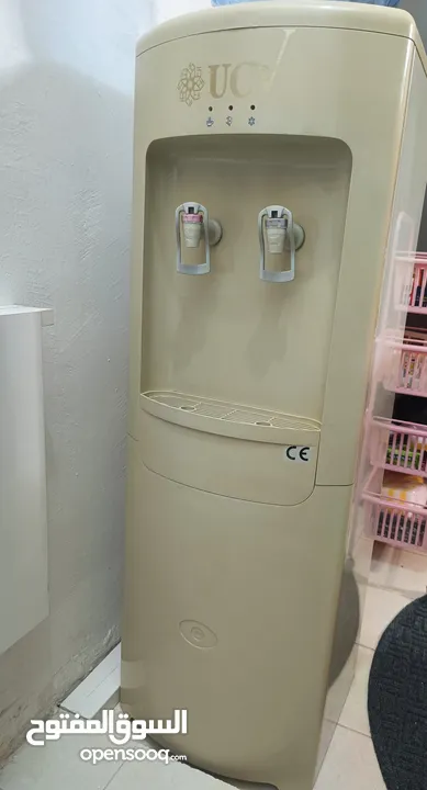 Heat and cooler water dispenser